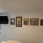 Sunny Golden Hill Studio! Fully Stocked - Near Dt