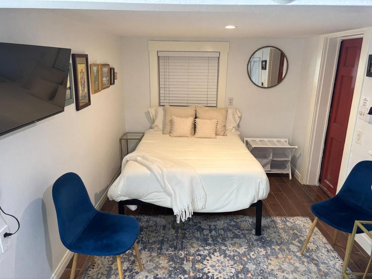 Sunny Golden Hill Studio! Fully Stocked - Near Dt Apartment