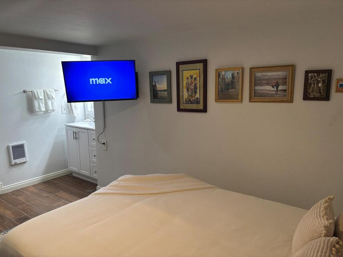 Apartment Sunny Golden Hill Studio! Fully Stocked - Near Dt