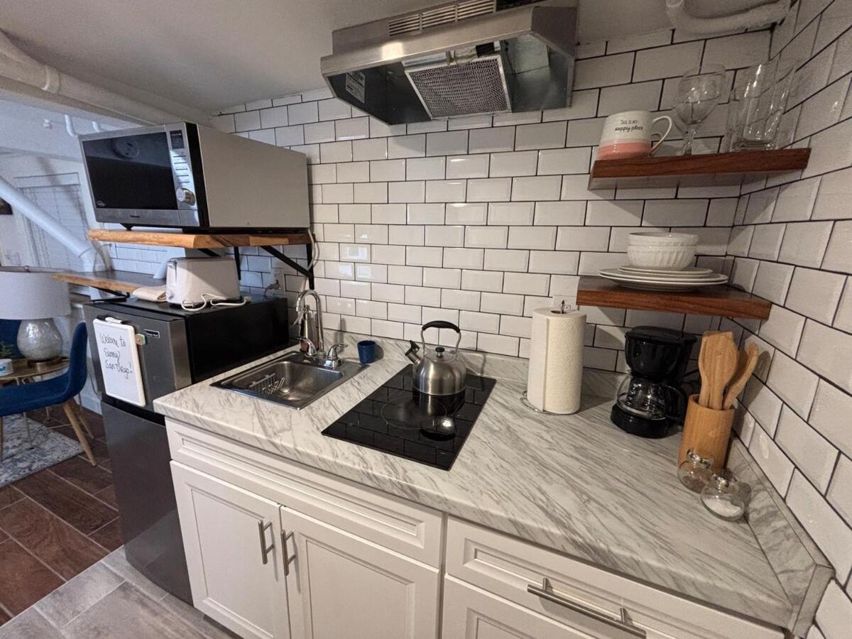 Apartment Sunny Golden Hill Studio! Fully Stocked - Near Dt